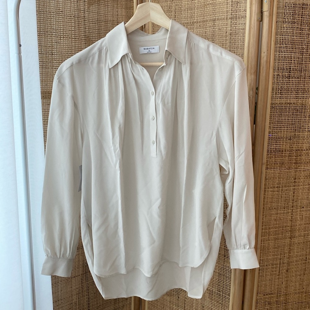 Aritzia Babaton  marilyn silk blouse matte pearl